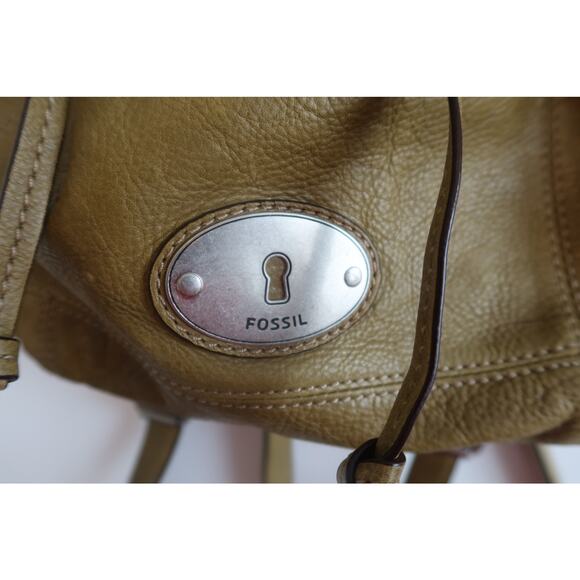 Fossil Green Leather Drawstring Backpack With Fossil Keychain - Picture 4 of 11